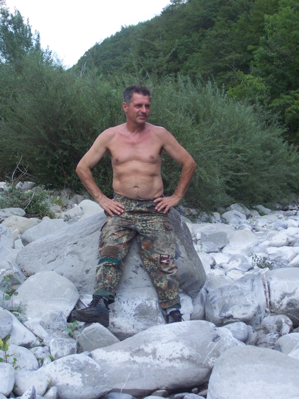  Image name: Persone047.jpg 
 width: 601 pixel 
 height: 800 pixel 
 Size: 419048 bytes 
 Click to enlarge 